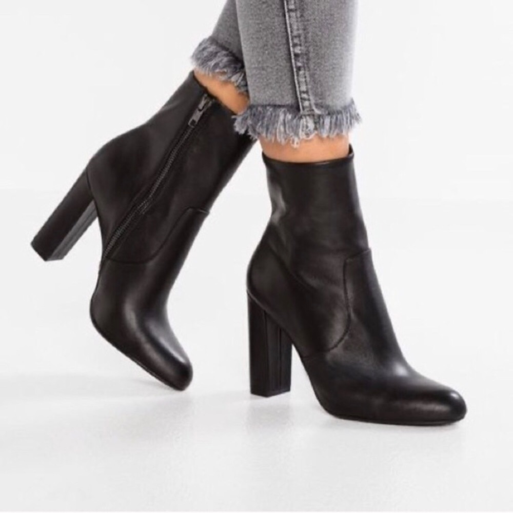 Steve Madden Editor Boots